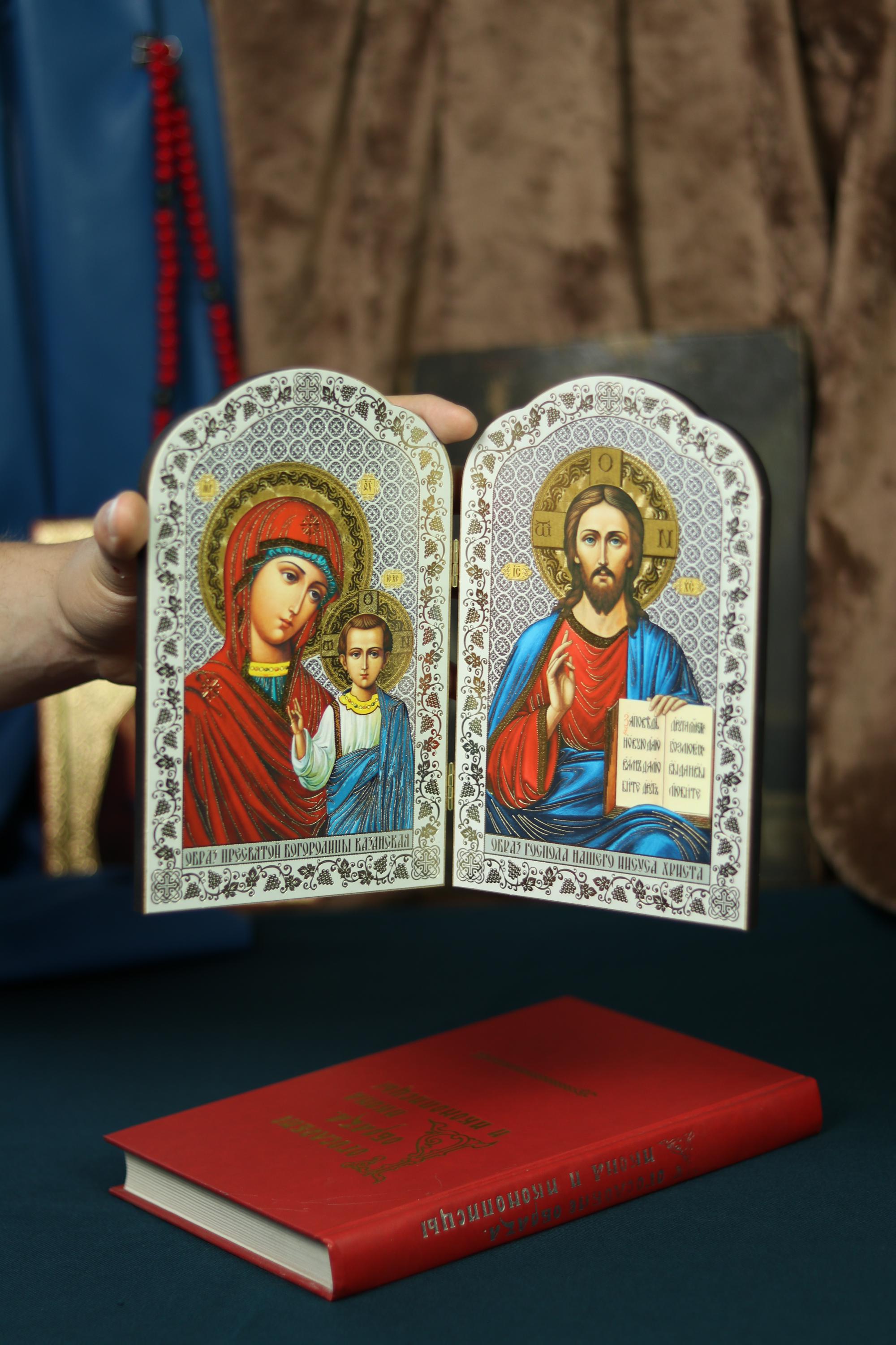 Wooden Orthodox triptych with the Mother of God and Jesus Christ, 5.1×7.9 in.